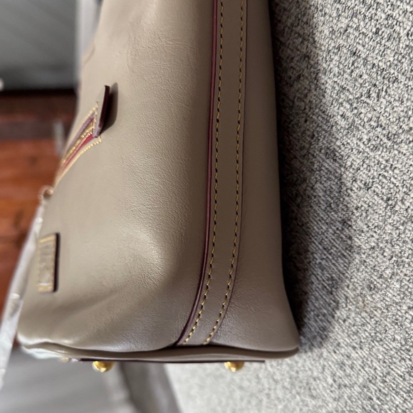 NWT - Dooney & Bourke beautiful Florentine leather - Picture 2 of 13